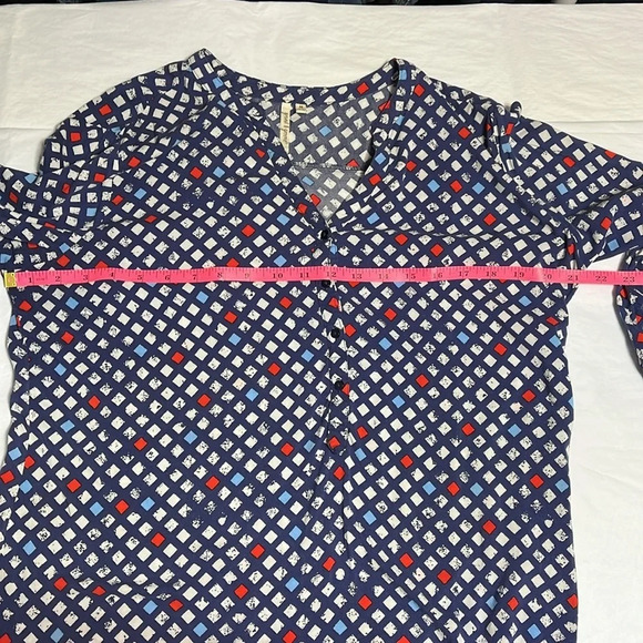 Grand & Greene lightweight rayon top size medium 3/4 button front - Picture 4 of 7